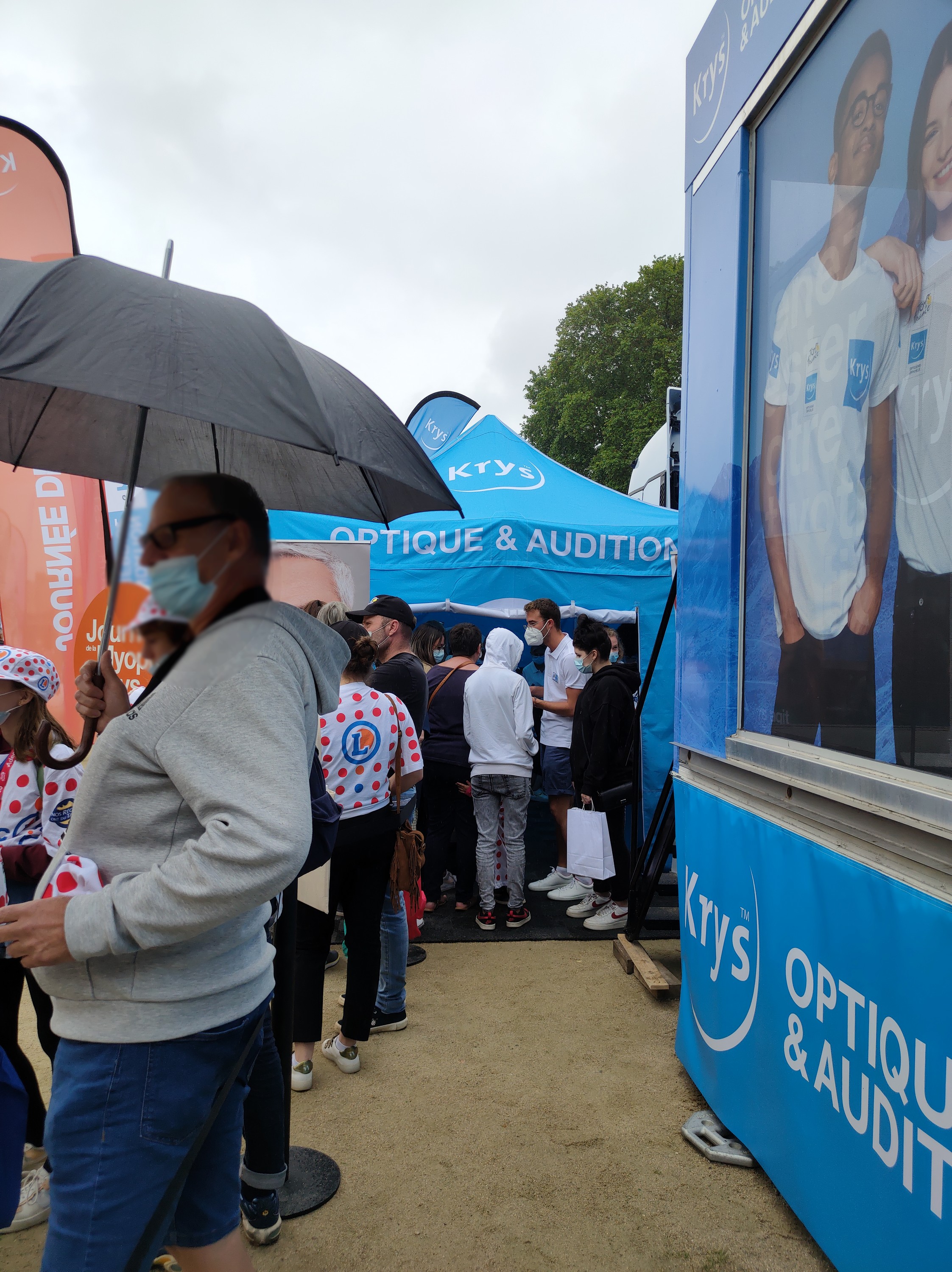 Malgré la pluie fine, la foule était au rendez-vous