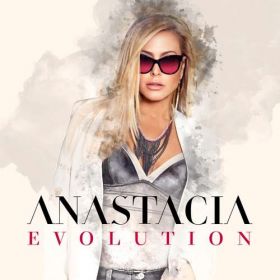 La chanteuse Anastacia choisit les lunettes Swarovski pour son nouvel album