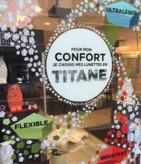 Le confort du titane objet de la nouvelle campagne vitrine de Charmant 