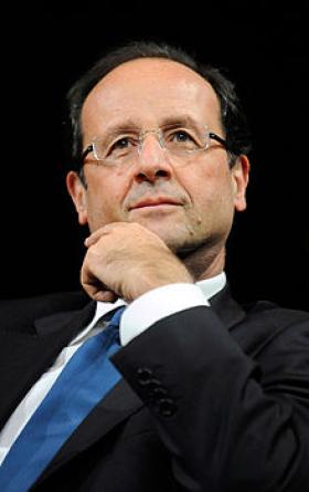 Rien ne justifie la prescription de lunettes par les opticiens, selon François Hollande