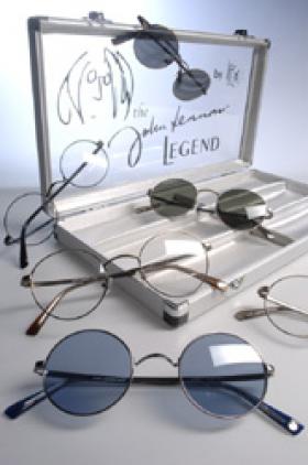 Legend, le coffret de 6 lunettes portées par John Lennon...