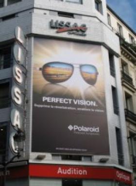 ADCL veut booster le verre Polaroid avec une campagne pub qui commence chez Lissac