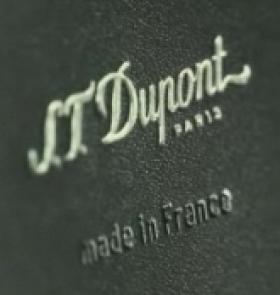 Aoyama signe la licence S.T. Dupont, fabricant français de briquets, stylos et bagages en cuir
