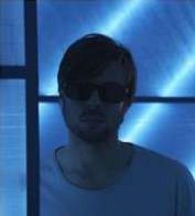 Persol communique sur son savoir-faire à travers l'art contemporain