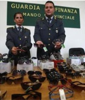 Saisie record d'un demi-million de lunettes contrefaites