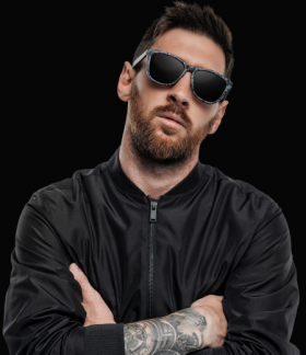 Le footballeur Lionel Messi lance une collection de lunettes avec Hawkers