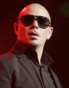 Le rappeur Pitbull l’a mauvaise contre Oakley 