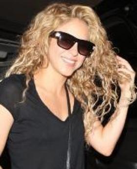 Shakira préfère les Givenchy Eyewear