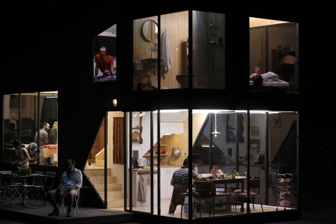 La pièce de théâtre « Les Trois sœurs » accessible aux déficients visuels par Mikli Diffusion France