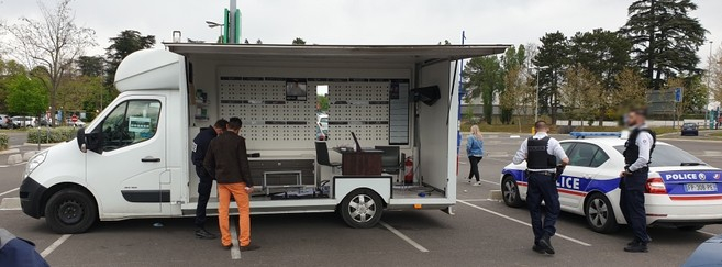 Les policiers sont venus constater les dégats lundi