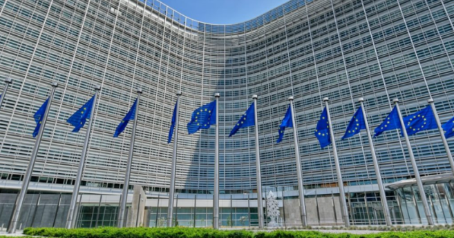 Ray-Ban Meta : la Commission européenne saisie après des clichés intimes pris sans autorisation et transmis à des sous-traitants