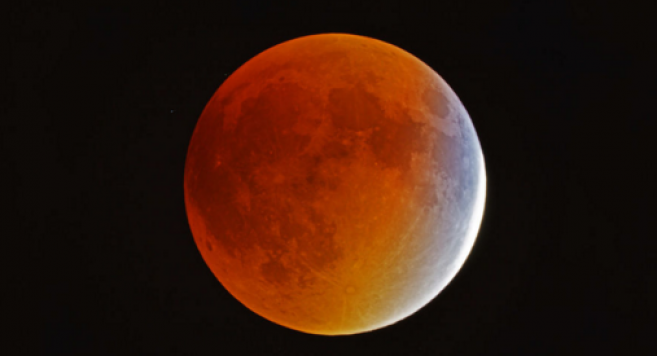 Eclipse lunaire la plus longue du siècle ce vendredi : comment l'observer en France ?