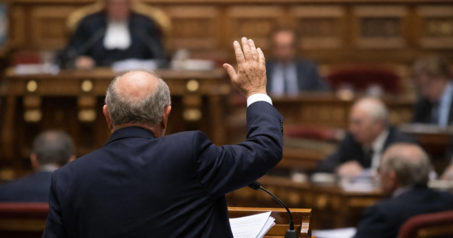 Face à la hausse des cotisations mutuelles en 2026, un sénateur demande des explications