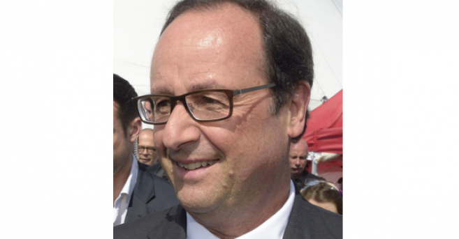François Hollande : ses nouvelles lunettes font le buzz