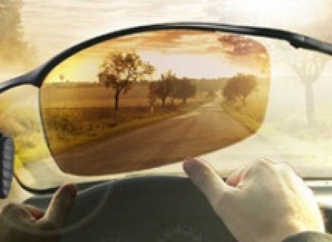 Le photochromique Drivewear, qui fonce derrière les pare-brise, se décline en progressif