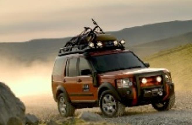 Logo signe avec Land Rover pour renforcer sa présence sur le segment adulte haut de gamme