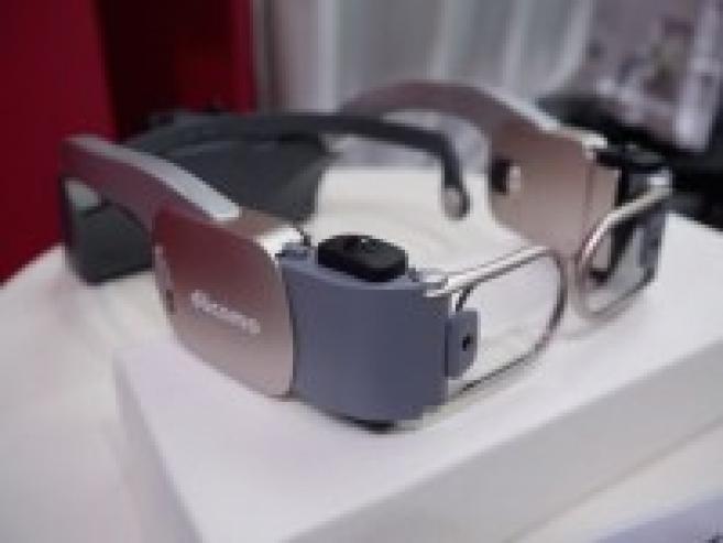 Des lunettes intégrant smartphone, fonction « achat » et capteurs sensoriels développées au Japon