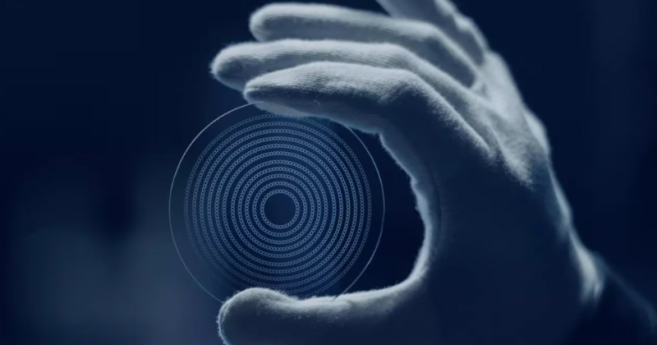 EssilorLuxottica présente les lunettes connectées Stellest pour la gestion de la myopie évolutive