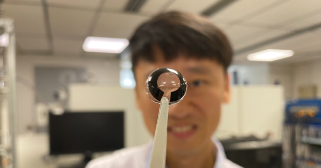 Lentilles de contact intelligentes : invention d'une batterie alimentée par les larmes