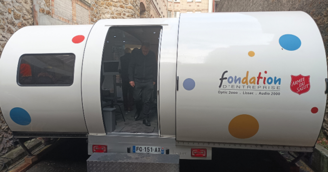 Toujours trop d'enfants exclus des soins visuels : Optic 2000 multiplie les interventions sur le terrain