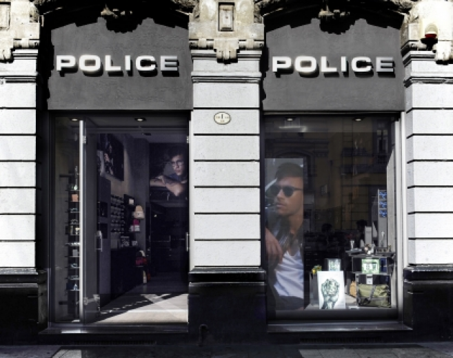 Premier magasin Police à Milan 