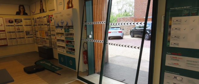 Les cambrioleurs ont forcé les portes automatiques