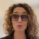 La journaliste Marie-Sophie Lacarrau alerte les porteurs de lentilles de contact