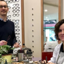 Opticiens, Emeline Sordé et Lucas Brunet réalisent des lunettes sur-mesure dans leur magasin. Rencontre…