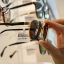 EssilorLuxottica pourrait prendre jusqu’à 10 % du capital d’Armani
