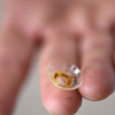 Innovation: cette lentille de contact française intègre une micro-batterie flexible 