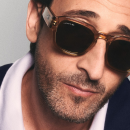 Lacoste Eyewear signe une collaboration iconique avec Adrien Brody