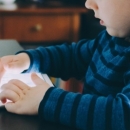 La surexposition aux écrans affecte particulièrement le cerveau des enfants de moins de 5 ans