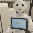 [Vidéo] Le 1er robot Pepper dédié à l'optique s'installe dans un magasin Optic 2000 à Melun 