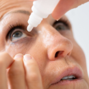 Presbytie: un nouveau collyre approuvé pour améliorer la vision de près sans lunettes