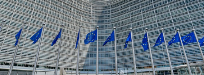 Ray-Ban Meta : la Commission européenne saisie après des clichés intimes pris sans autorisation et transmis à des sous-traitants