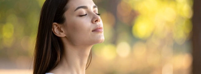 Faut-il fermer les yeux pour mieux entendre ? Une idée reçue remise en question