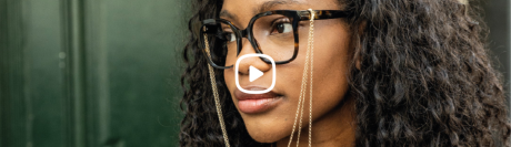 JOOLY affirme son style avec sa collection de lunettes personnalisables Charms et sa nouvelle identité visuelle