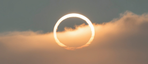 Éclipse solaire : Écouter Voir et Bayard Jeunesse s’engagent pour la prévention