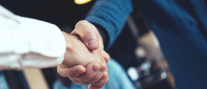 EssilorLuxottica prolonge son partenariat avec Burberry jusqu’en 2035