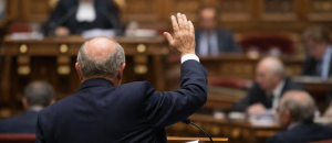 Face à la hausse des cotisations mutuelles en 2026, un sénateur demande des explications