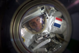 thomas-pesquet-sortie-extravehiculaire-255x170.jpeg