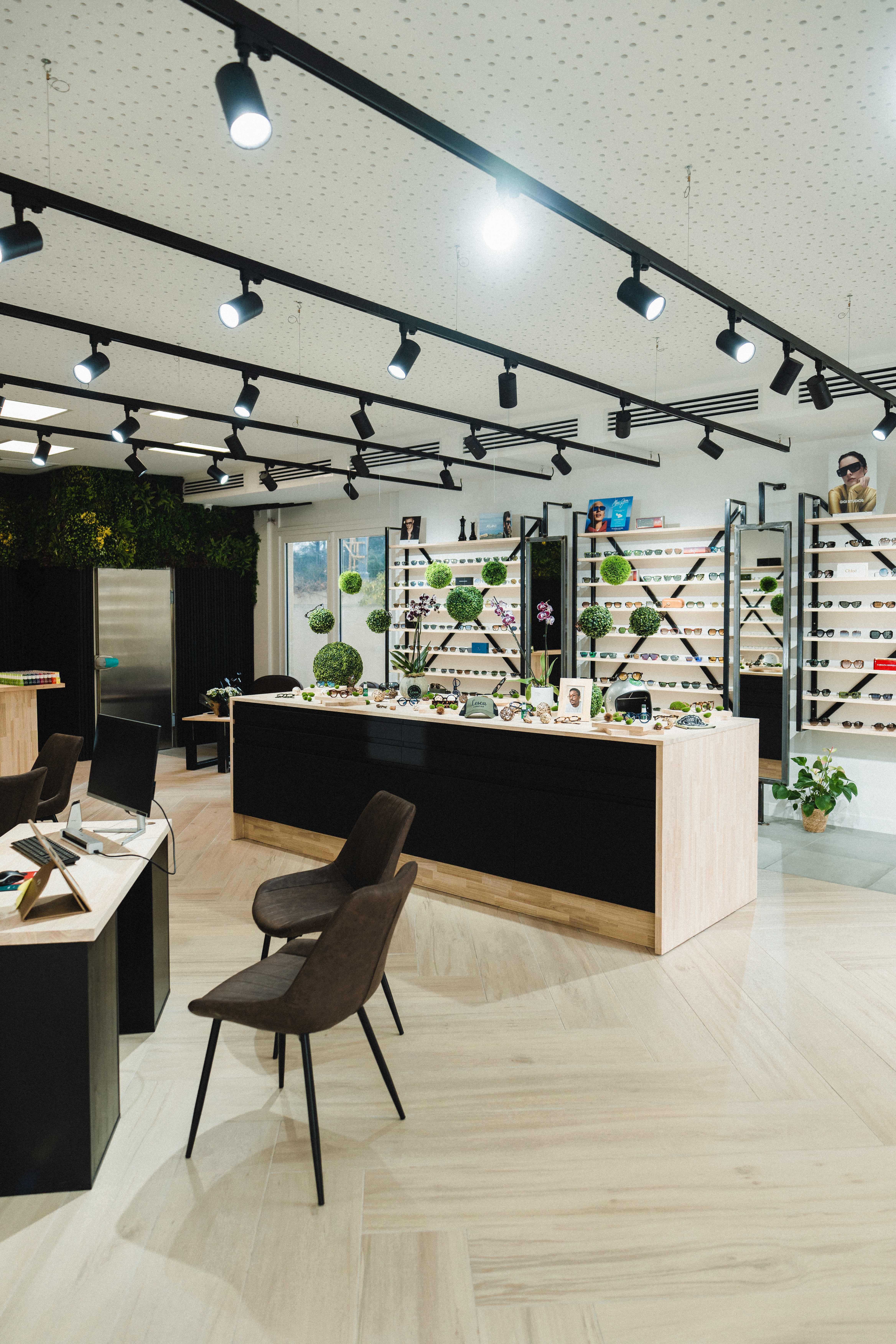 Intérieur du magasin Roca & Co à Puyricard (13) opticien