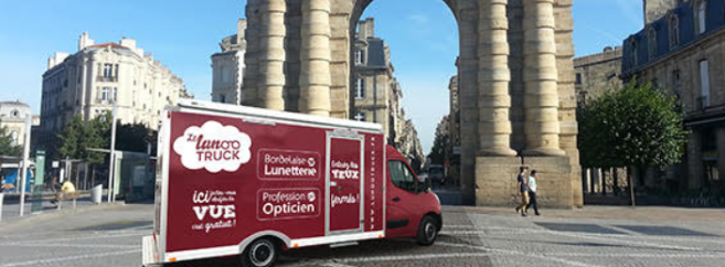 Bordelaise de Lunetterie et Profession Opticien ont imaginé un camion appelé « le Lunootruck » afin de sillonner la Gironde (33) et la Charente-Maritime (17)
