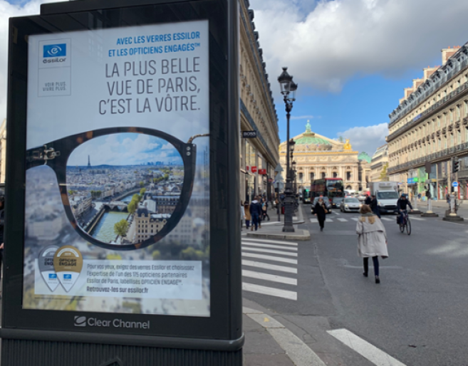 Essilor a déployé 300 panneaux d'affichages dans Paris