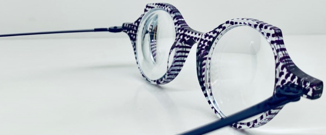 Monture équipée d’un verre à gauche de -19,25 D