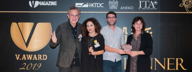 A droite, Denis Bellone (Morel) et Nathalie Blanc (Nathalie Blanc), lauréats du V Award.