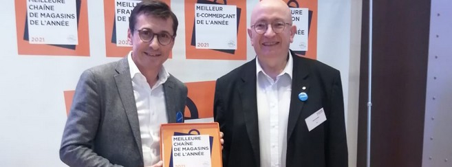 Eric Plat, PDG d'Atol, reçoit le prix de la « Meilleure chaîne de magasins »