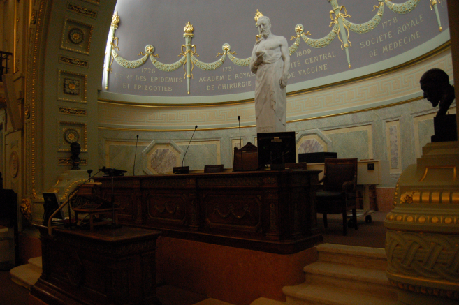 academie_de_medecine_pupitre_chambre.jpg