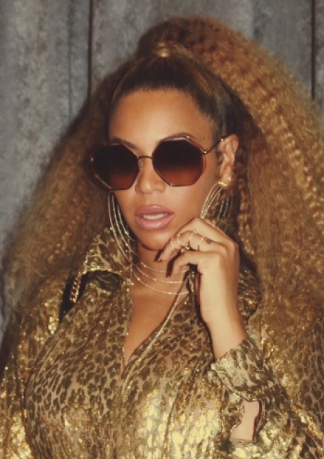 beyonce-chloe-poppy-suns-121317-01_ph_beyonce-instagram5.jpeg