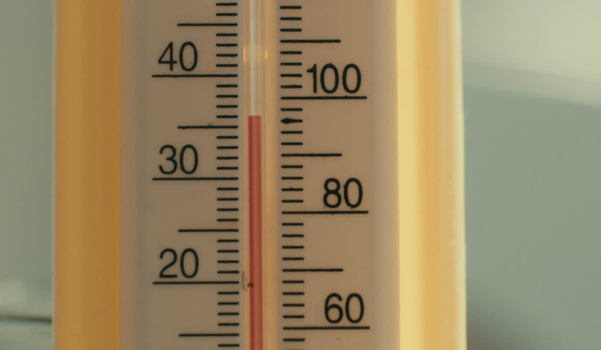Un thermomètre.